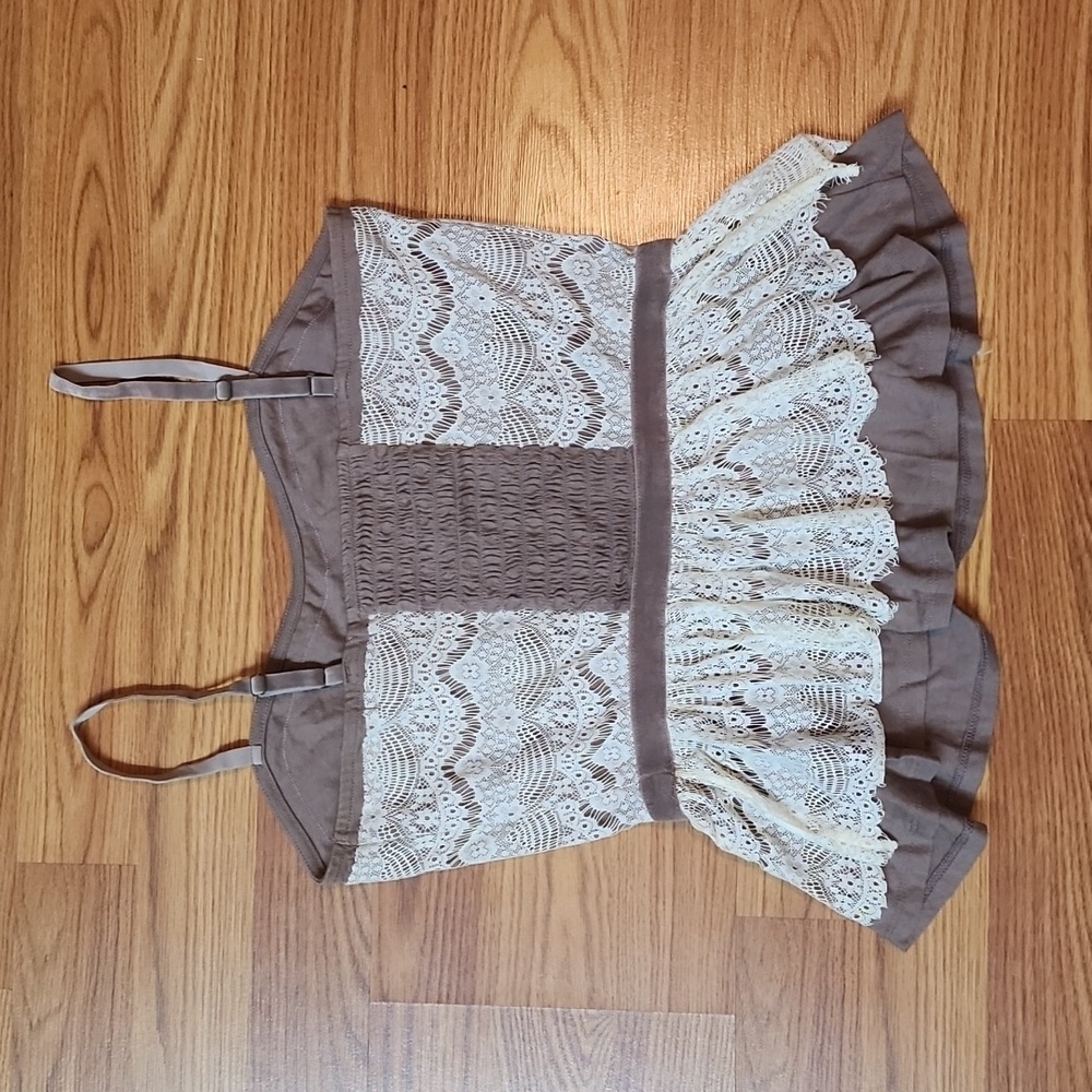 Arizona beige and tan color ruffle tank top size M - Picture 3 of 3